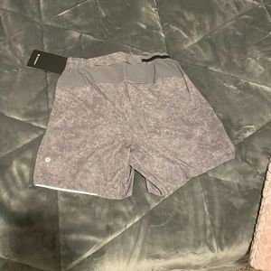 Men’s Luluemon Surge lined 6” shorts